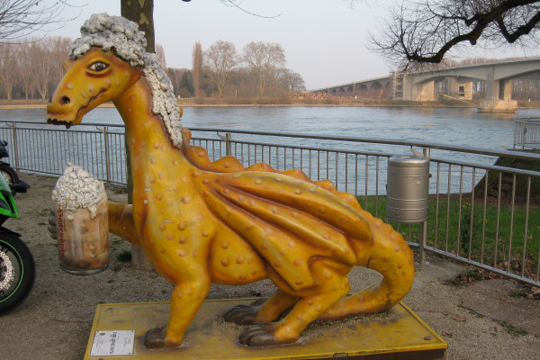 Der Drache am Rhein, Hagenbräu
