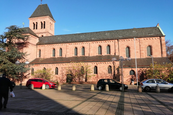 Die Martinskirche vom Ludwigsplatz aus gesehen