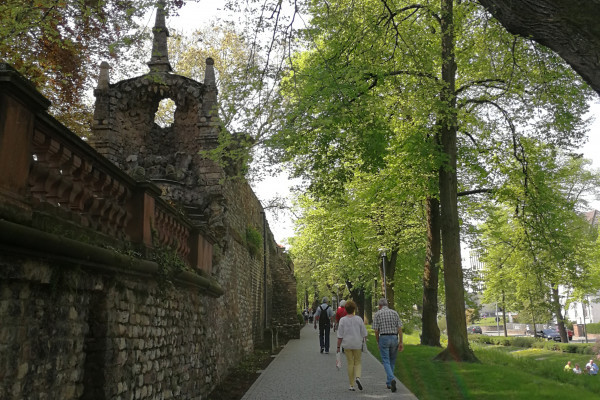 Entlang der alten Stadtmauer