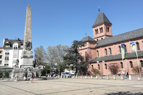 besondere Plätze - der Ludwigsplatz mit Obelisk