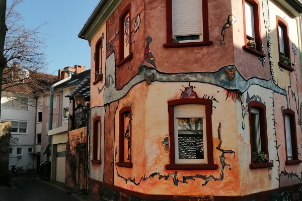 besondere Häuser - das 'Hundertwasserstilhaus'