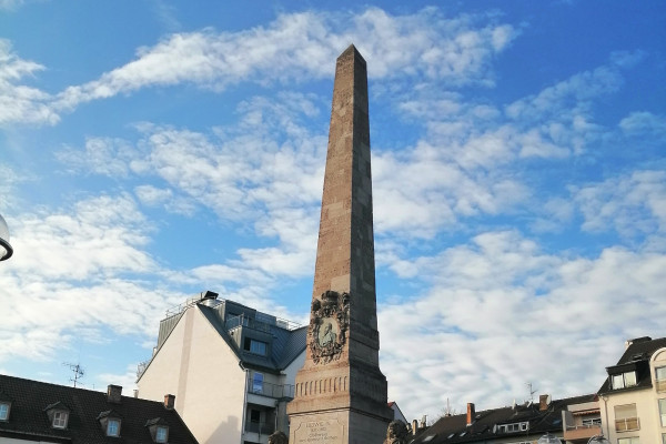Der Obelisk auf dem Ludwigsplatz