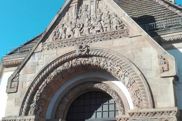 das Fürstenpavillion mit Szenen aus dem Nibelungenlied im Bogenlauf Bogenlauf