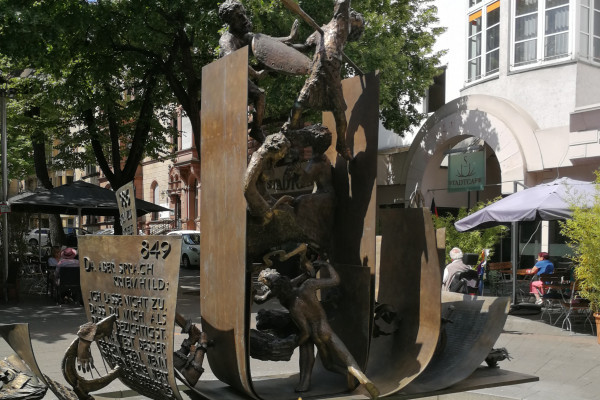 Nibelungenliedbrunnen