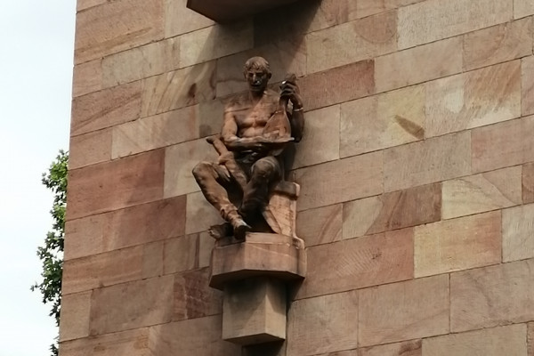 Der Barde, der das Nibelungenlied auf den Fürstenhöfen sang