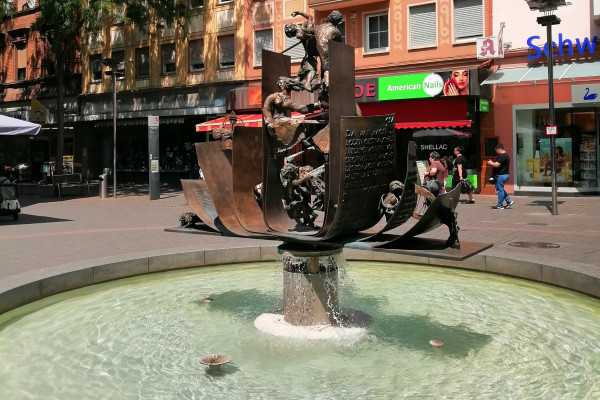 Nibelungenliedbrunnen