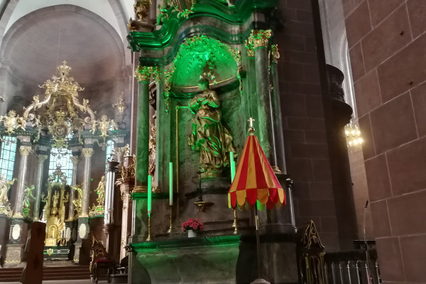 Illuminierter Seitenaltar Maria Immaculata