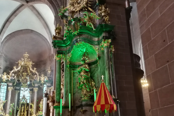 Ostchor des Wormser Doms, illuminiert