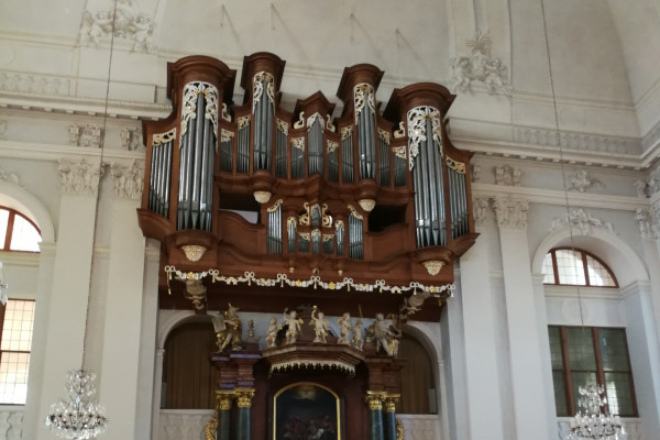 Die Mozartorgel in der barocken Paulskirche