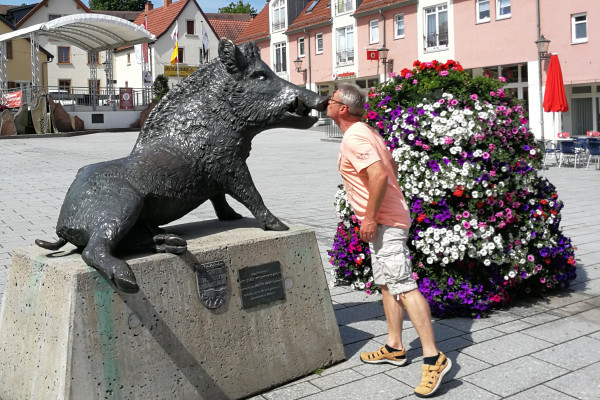 Wer küsst die Wutz auf dem Römerplatz