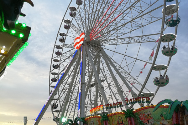 Riesenrad auf dem alljährlichen Wormser Backfischfest, Ende August