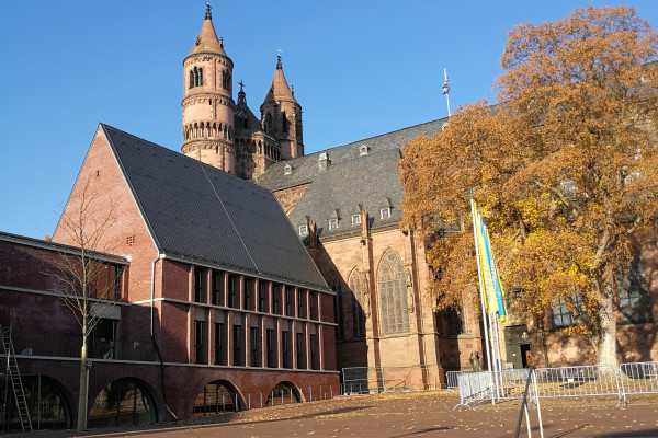 Haus am Dom und die Westtürme