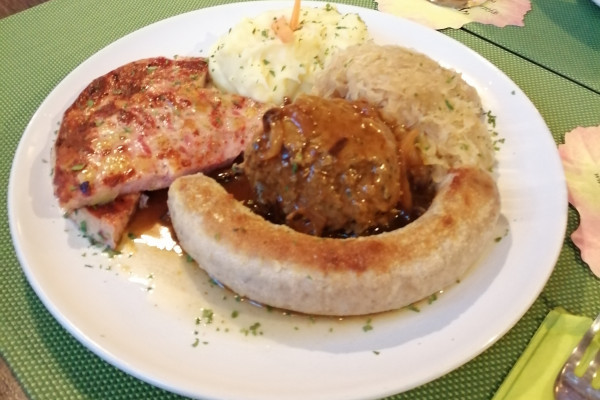 Hausmacher Wurstplatte im 'Pfälzer'