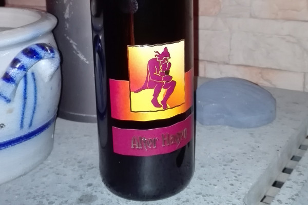 Ein schmackhafter regionaler Rotwein aus der Wonnegauer Winzergenossenschaft