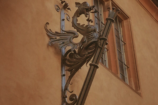 Hausdrache beim Museum am Weckerlingplatz