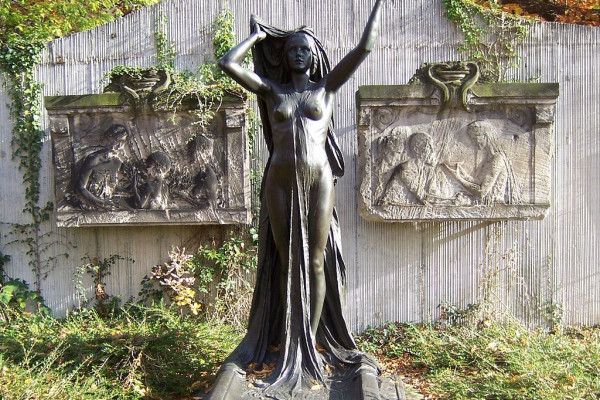 Das Grabmal von Wilmar Schwabe, Begründer der AOK.