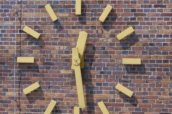 Die Uhr der Konsumzentrale.