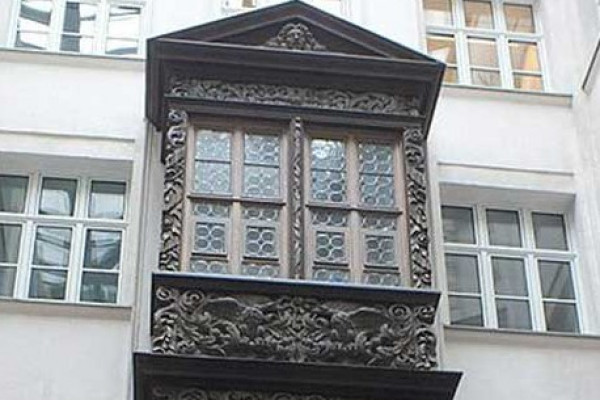 Erhalten gebliebener Erker in Stenzlers Hof.