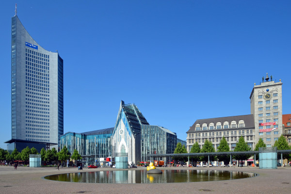 Der Augustusplatz mit Universität und Panorama-Tower.