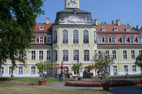 Wir kommen am Schloss in Gohlis vorbei.