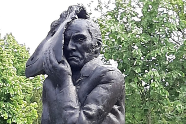 Künstler wie Wolfgang Mattheuer haben hier ihre Ruhestätte.