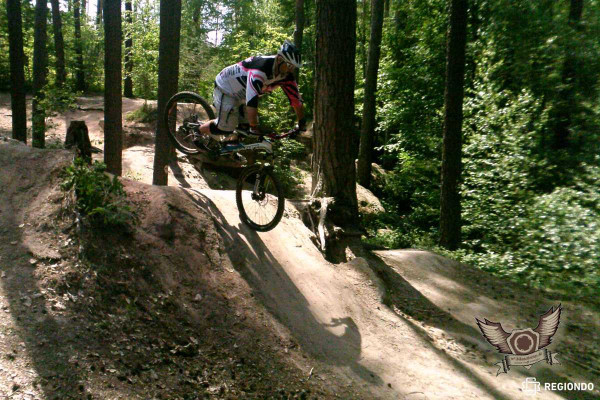 1x "Heckschleuder"-2-"Nosewheelie", bitte! ("Heckschleuder" = Hinterrad versetzen + ~1 Radlänge im "Nosewheelie" = nur auf dem Vorderrad die Rampe abrollen!)