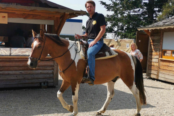 Volker Waschk mit seinem Pferd "Lucky"