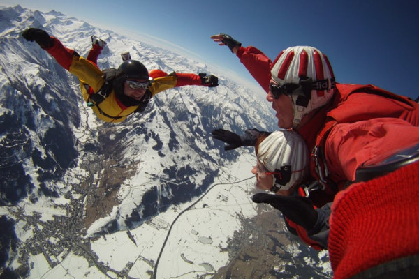 Fallschirmspringen über den Alpen als Tandemsprung Passagiere in Zell am See