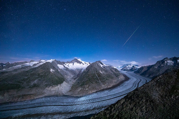 Aletsch Gletscher während Viertelmond