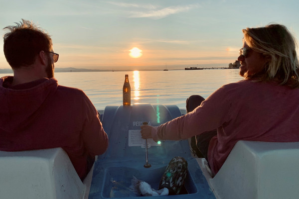 mit dem Tretboot in Richtung Sonnenuntergang