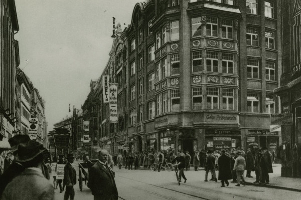 Der Brühl um 1920.