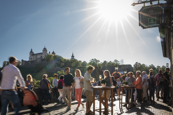 Brückenschoppen in Würzburg 