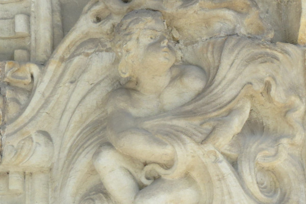 Entdecken Sie mit uns die schmückenden Details an den Häusern.