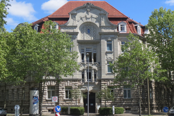 Erfahren Sie mehr über die Villen und ihre Bewohner.