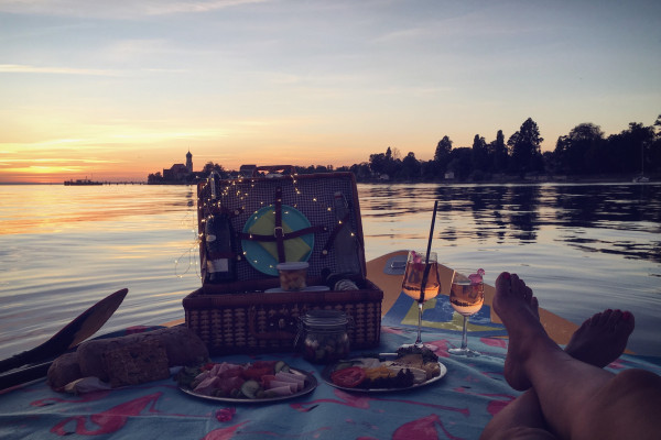 Picknick im Sonnenuntergang
