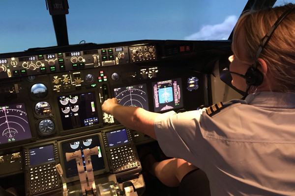 Boeing 737-800 NG - Positiv Steigrate, Fahrwerk einfahren Boeing 737-800 NG - Positiv Steigrate, Fahrwerk einfahren
