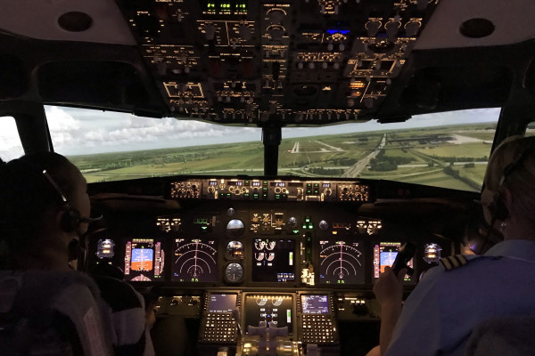 Boeing 737-800 NG - Runway insight, Cleared to land, Die Landebahn ist in Sicht, wir sind freigegeben zur Landung Boeing 737-800 NG - Runway insight, Cleared to land, Die Landebahn ist in Sicht, wir sind freigegeben zur Landung