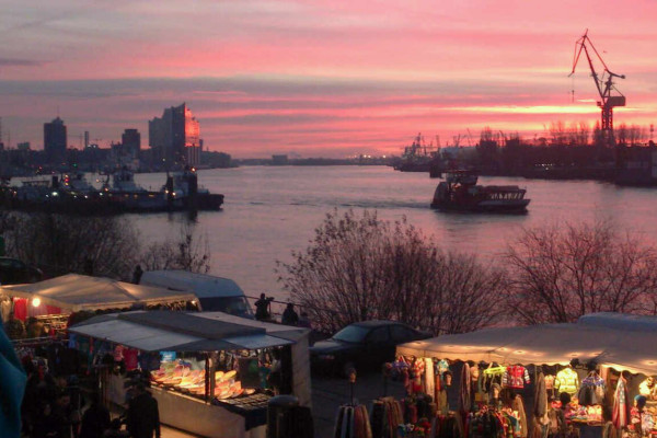 Sonnenaufgang am Hamburger Fischmarkt