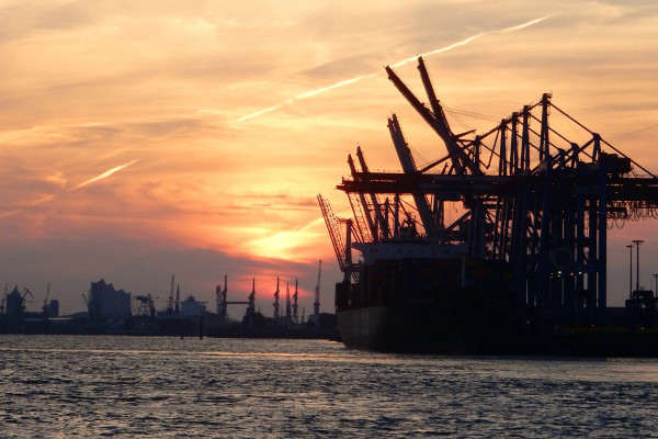 Sonnenaufgang am Hamburger Hafen