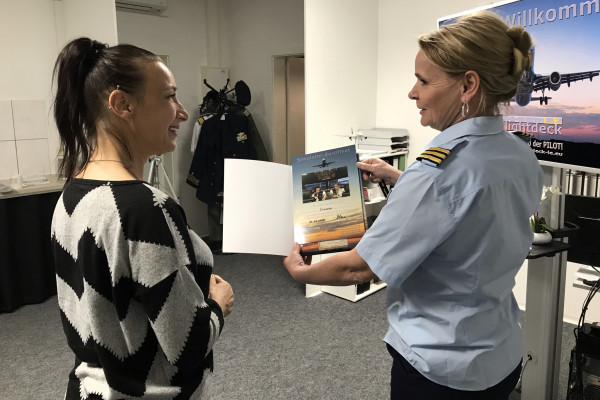 Dazu noch ein kleines Geschenk, zur Erinnerung an Deinen Besuch bei Flightdeck L.E. Dazu noch ein kleines Geschenk, zur Erinnerung an Deinen Besuch bei Flightdeck L.E.