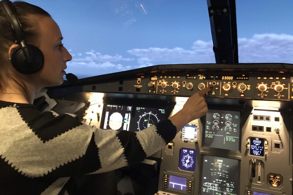 OK, jetzt ist der dritte Pilot an der Reihe, also Autopilot an. OK, jetzt ist der dritte Pilot an der Reihe, also Autopilot an.