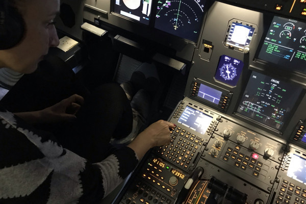 Der Autopilot benötigt ein paar Informationen für den Anflug, die geben wir ihm, über das MCDU Der Autopilot benötigt ein paar Informationen für den Anflug, die geben wir ihm, über das MCDU