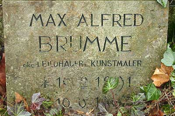 Künstler wie der Bildhauer Max Alfred Brumme haben hier ihre letzte Ruhestätte gefunden.