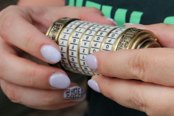 Wer schafft es, das Kryptex zu öffnen? 
