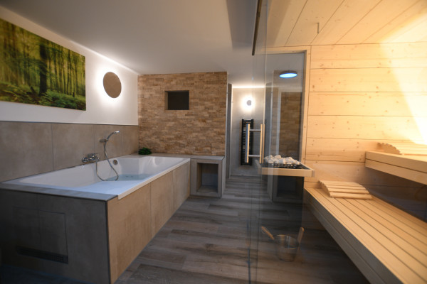 Whirlpool und Sauna