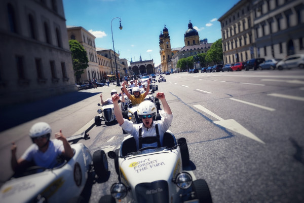 Mit den Hot Rods durch die Stadt vorbei am Odeonsplatz 