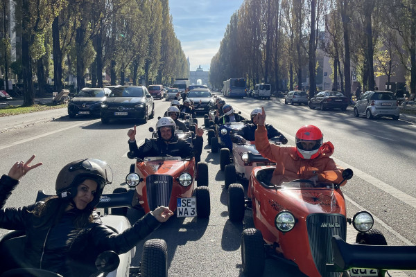 Sightseeing mit Wenckstern Hot Rods in Miniaturformat auf der Leopoldstrasse