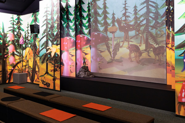 ELIAS-Theater - mittendrin im Theater umfängt Sie der "Wald aus Glas" der Architektin & Künstlerin Silvia Schlecht und nimmt sie mit in unser gläsernes Thüringen.