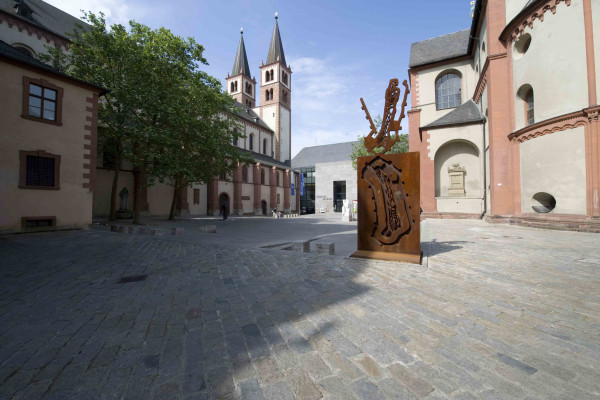 © FrankenTourismus, FWL, Würzburg, Hub
Kiliansplatz mit Dom und Neumünster