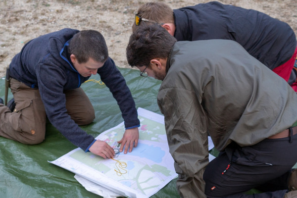 Orientierung mit Karte und Kompass